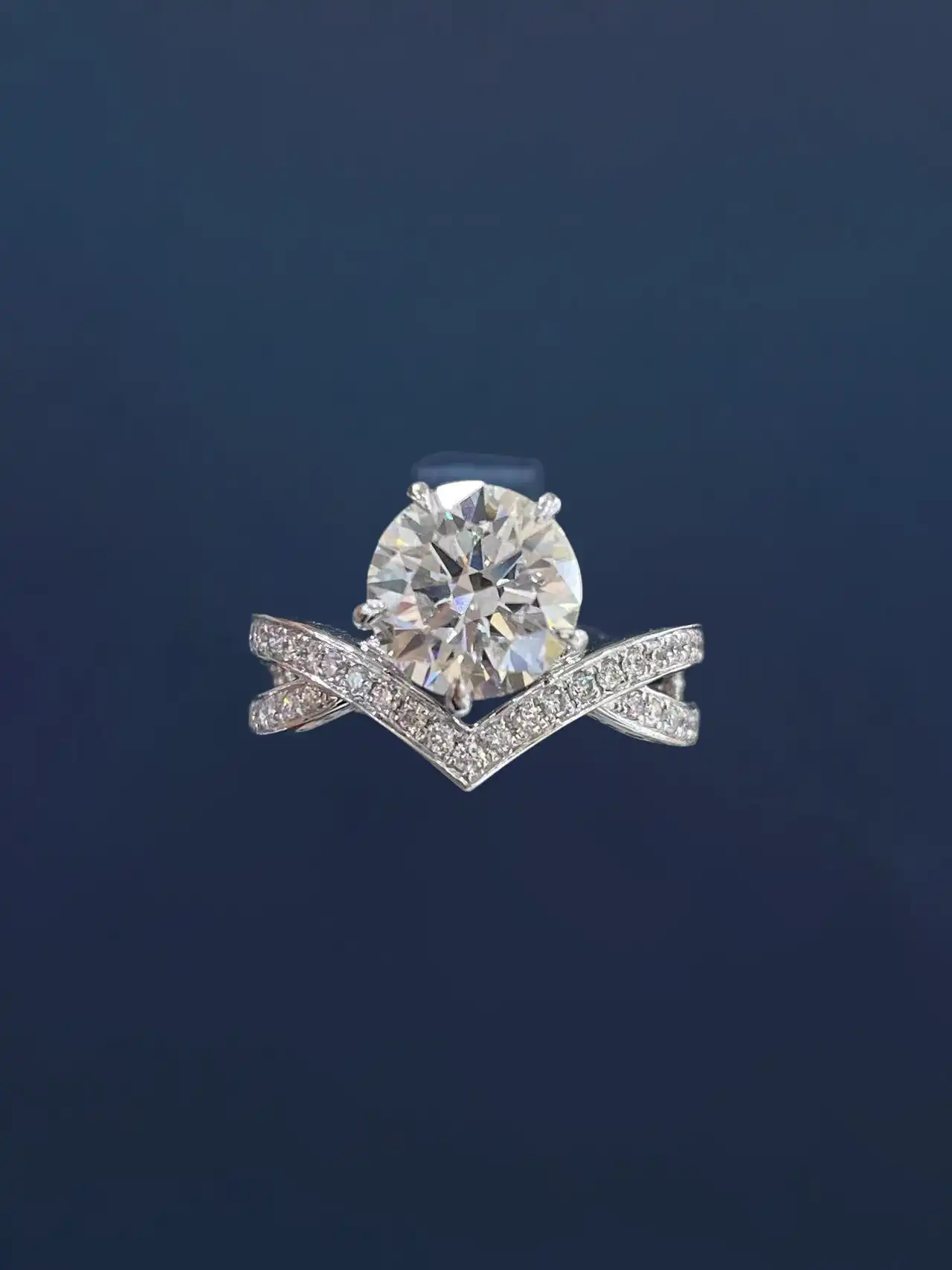 PT950 Cultured Diamond 2 Carat Elegant Beauty Ring