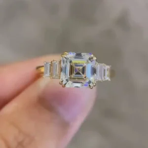 18K Yellow Gold Asche Diamond Ring