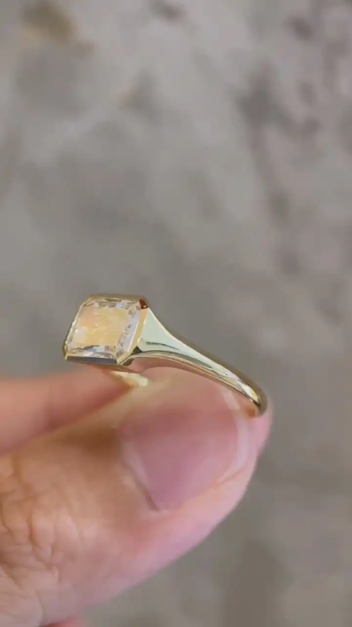 18K Gold Asscher Cut Diamond Ring for Women - Image 2