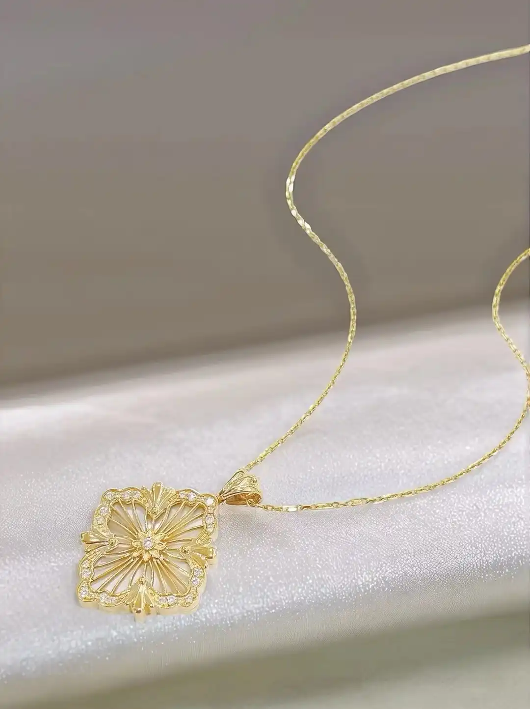 18K Cultured Round Diamond White Pearl Vintage-Inspired Luxury Necklace - Image 2